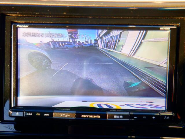 �o�b�N�J�����𑕔����Ă���܂��B���Ԏ��ɑ�ϖ𗧂��܂����^�]�����ȕ��̖����ɂȂ��Ă���܂��B