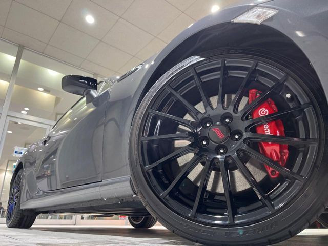 �y����18�C���`�A���~�z�C�[���z�O�ςɃ}�b�`���������A���~�z�C�[���𑕒����Ă���܂��B�e��ЊO�A���~�z�C�[����A�X�^�b�h���X�^�C�����戵�����Ă���܂��B���񂲑��k����������