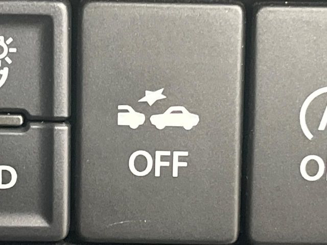 �y�X�}�[�g�u���[�L�T�|�[�g�z���s���ɑO���̎ԗ�����F�����A�Փ˂������Ȏ��͌x��ƃu���[�L�ŏՓˉ���Ɣ�Q�y�����A�V�X�g�B�����S�Ƀh���C�u�����y���݂��������܂��B