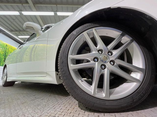 �y����18�C���`�A���~�z�C�[���z�O�ςɃ}�b�`���������A���~�z�C�[���𑕒����Ă���܂��B�e��ЊO�A���~�z�C�[����A�X�^�b�h���X�^�C�����戵�����Ă���܂��B���񂲑��k����������