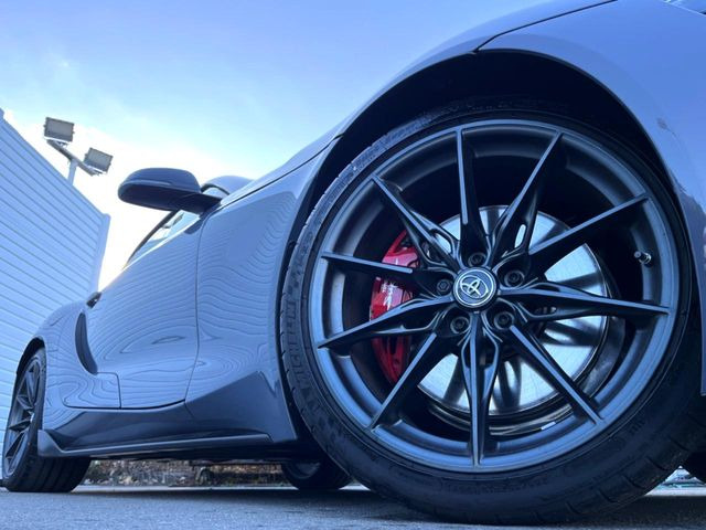 �y����19�C���`�A���~�z�C�[���z�O�ςɃ}�b�`���������A���~�z�C�[���𑕒����Ă���܂��B�e��ЊO�A���~�z�C�[����A�X�^�b�h���X�^�C�����戵�����Ă���܂��B���񂲑��k����������