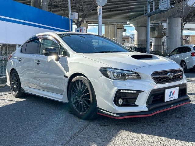 �ySTI�X�^�C���p�b�P�[�W�z�t�����g�E�T�C�h�E���A��STI�̃G�A���œ���B�O�ς̃X�|�[�e�B�[�����ۗ������Ă���邾���łȂ��A�������s���̋�̓o�����X���œK�����Ă���܂��B