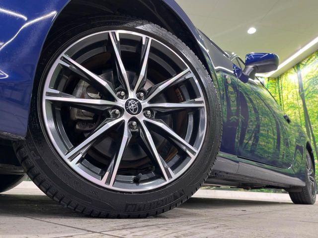 �y����17�C���`�A���~�z�C�[���z�O�ςɃ}�b�`���������A���~�z�C�[���𑕒����Ă���܂��B�e��ЊO�A���~�z�C�[����A�X�^�b�h���X�^�C�����戵�����Ă���܂��B���񂲑��k����������