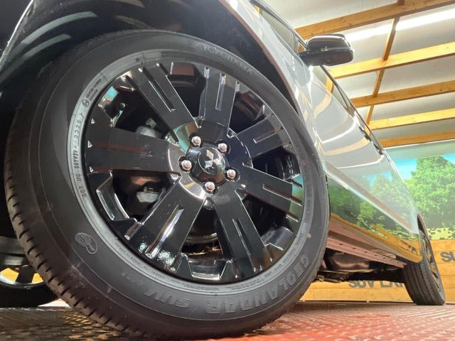 �y�O���[�h��p����18�C���`�A���~�z�C�[���z�f�U�C�����̍��������A���~�z�C�[���𑕒����Ă���܂��B�e��ЊO�A���~�z�C�[����A�X�^�b�h���X�^�C�����戵�����Ă���܂��B���񂲑��k����������