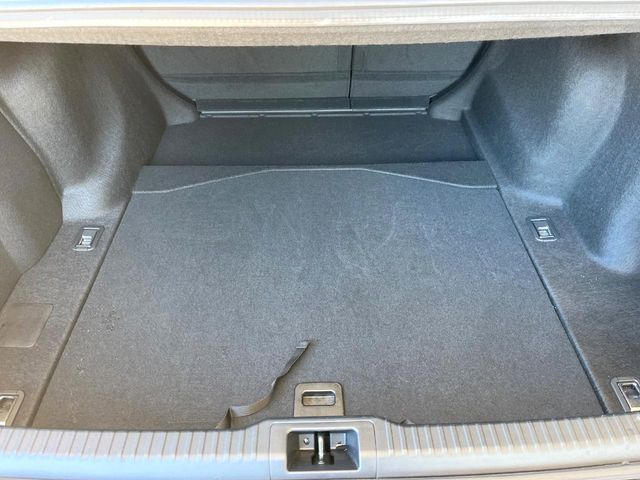 ���i�̂���������ʋ΁A���}���ɏ\���ȉ׎��X�y�[�X���m�ۂ��Ă���܂��B