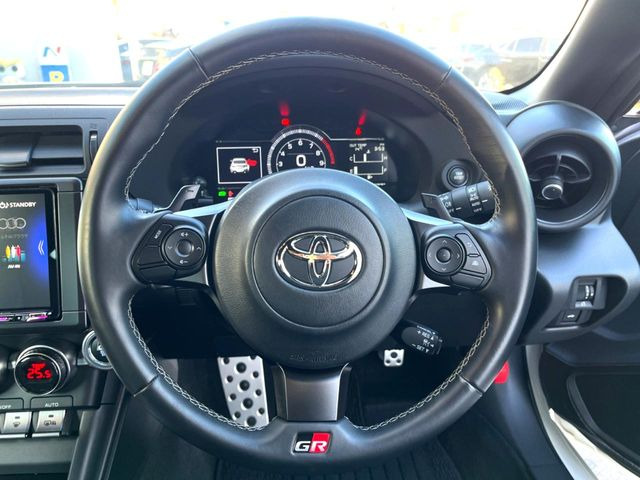 �y�����v�����X�e�A�����O�z�㎿�Ȋv���g�p���邱�ƂŁA��ɂ����������݂ƂĂ��^�]���₷���n���h���ł���