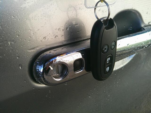 �L�[���|�P�b�g�ɓ��ꂽ�܂܂ł��G���W��ON/OFF�A�h�A�{��/�J���\���֗��ȃX�}�[�g�L�[�ł��B