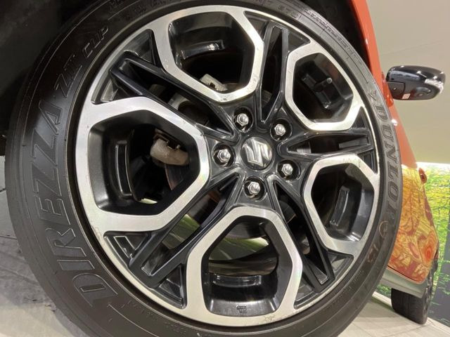 �y����17�C���`�A���~�z�C�[���z�O�ςɃ}�b�`���������A���~�z�C�[���𑕒����Ă���܂��B�e��ЊO�A���~�z�C�[����A�X�^�b�h���X�^�C�����戵�����Ă���܂��B���񂲑��k����������