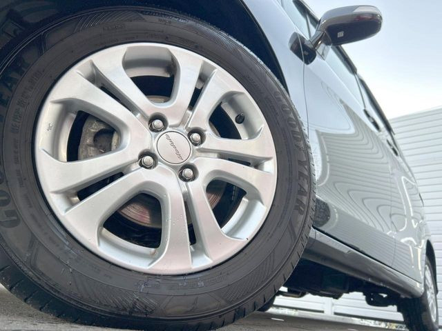 �y����15�C���`�A���~�z�C�[���z�O�ςɃ}�b�`���������A���~�z�C�[���𑕒����Ă���܂��B�e��ЊO�A���~�z�C�[����A�X�^�b�h���X�^�C�����戵�����Ă���܂��B���񂲑��k����������