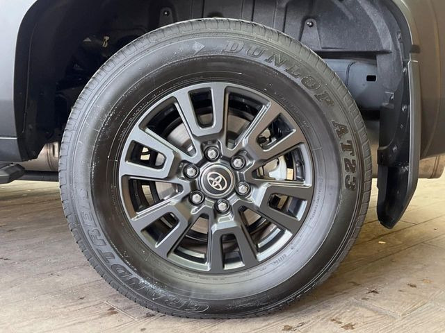 �y����18�C���`�A���~�z�C�[���z�O�ςɃ}�b�`���������A���~�z�C�[���𑕒����Ă���܂��B�e��ЊO�A���~�z�C�[����A�X�^�b�h���X�^�C�����戵�����Ă���܂��B���񂲑��k����������