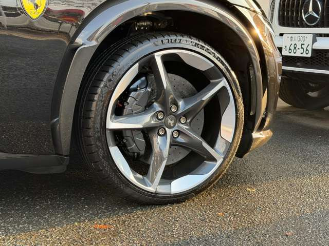 �y�I�v�V�����z�O���b�V�[�O���[ �_�C�������h�J�b�g�b������(��1.023.000-)�E�J�[�{���z�C�[���L���b�v(��133.000-)�E�`�^�j�E���z�C�[���i�b�g(��177.000-)