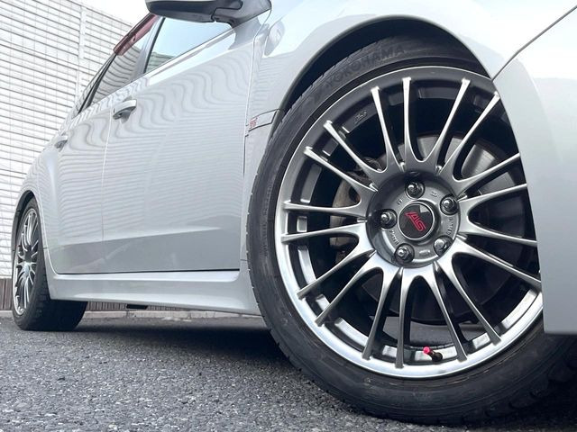 �ySTI18�C���`�A���~�z�C�[���z��l�C���[�J�[�̃z�C�[���𑕔���y�ʁE���d�x�̃A���~�z�C�[���́A�n���h�����O�E�����ȂǁA����̎������サ�Ă���܂���