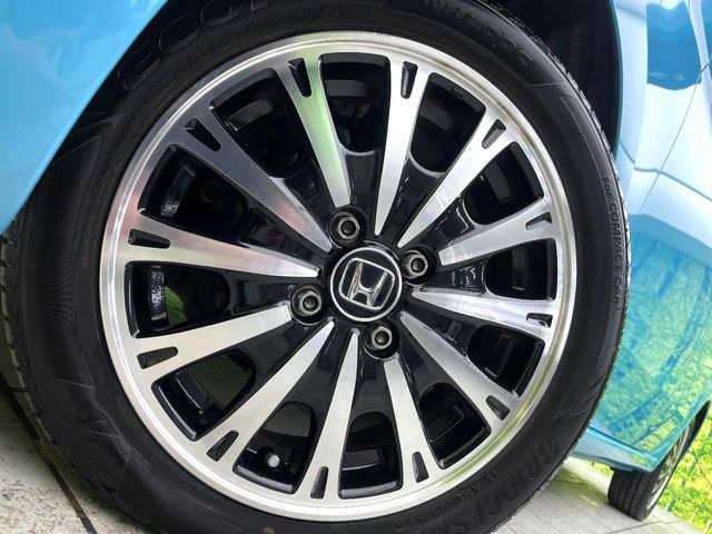 �y15�C���`�A���~�z�C�[���z�O�ςɃ}�b�`�����A���~�z�C�[���𑕒����Ă���܂��B�e��A���~�z�C�[����A�X�^�b�h���X�^�C�����戵�����Ă���܂��B���񂲑��k����������