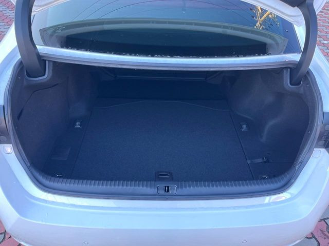 ���i�̂���������ʋ΁A���}���ɏ\���ȉ׎��X�y�[�X���m�ۂ��Ă���܂��B