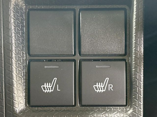 【シートヒーター】寒い日に重宝するシートヒーター!エアコンより早く温まってくれるので寒がりの人も安心ですね♪エアコンの温風は乾燥するから苦手、という方にもをおすすめです。