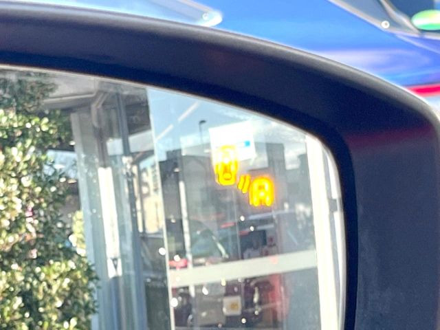 �y�u���C���h�X�|�b�g���j�^�����O�z���s���A�h�A�~���[�̎��p�ɂȂ�₷���ӏ��Ɍ㑱�Ԃ��ڋ߂���ƃT�C�h�~���[�t�߂Ɍx����\���A�h���C�o�[�ɒ��ӊ��N�����Ă���܂��B