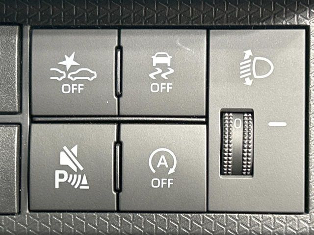 【スマートアシスト】走行中に前方の車両等を認識し、衝突しそうな時は警報とブレーキで衝突回避と被害軽減をアシスト。より安全にドライブをお楽しみいただけます。