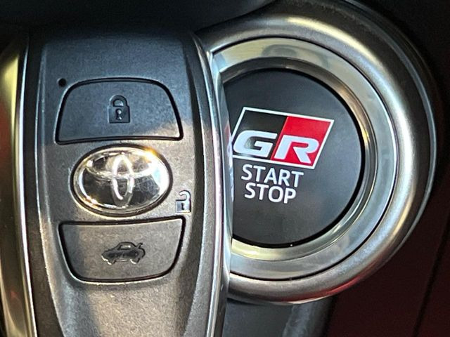 �y�X�}�[�g�L�[�z�J�o����|�P�b�g�ɓ��ꂽ�܂܂ł��h�A�̎{���E�������\�ȃX�}�[�g�L�[�𑕔��B�G���W���̃I���E�I�t�����J�M�����o���K�v����������Ƃ��Ă��֗��ł���