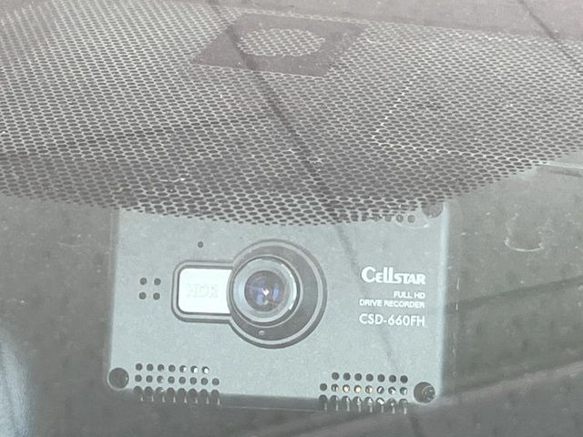 【ドライブレコーダー】安心・安全なカーライフに必須のドライブレコーダーを装備!走行中はもちろん、あおり運転や事故に遭遇した際の状況も映像で記録し、万一のリスクに備えます。