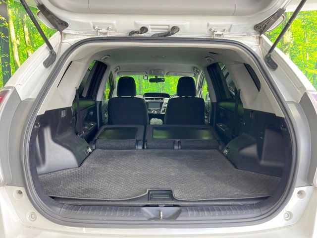 後席を格納すると、これだけの広さが!シーンに合わせたシートアレンジで、大きな荷物も積むことが出来ます♪