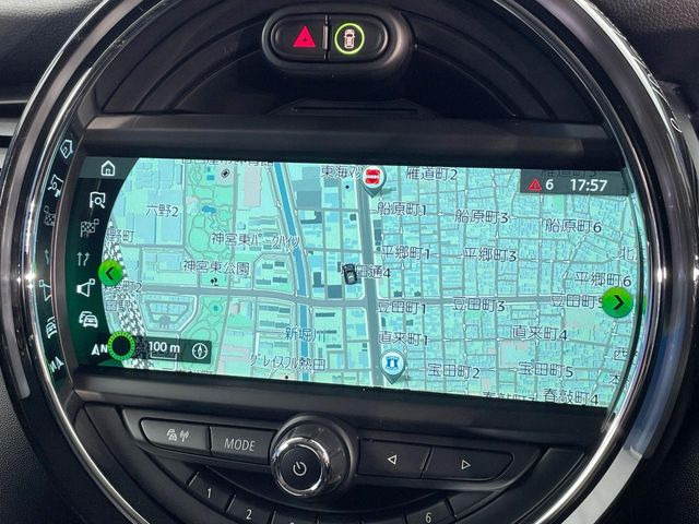 �������i�r:��̊��̂���i�r�́A����������ԓ������o���Ă���܂��BBluetooth�Đ��ȂǃI�[�f�B�I�@�\���[�����Ă���܂��̂ŁA�^�]�����y���߂܂���