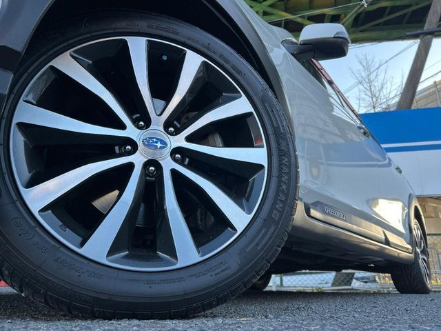 �y����17�C���`�A���~�z�C�[���z�O�ςɃ}�b�`���������A���~�z�C�[���𑕒����Ă���܂��B�e��ЊO�A���~�z�C�[����A�X�^�b�h���X�^�C�����戵�����Ă���܂��B���񂲑��k����������