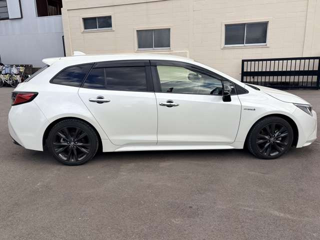 カローラツーリング1.8 ハイブリッド W×B