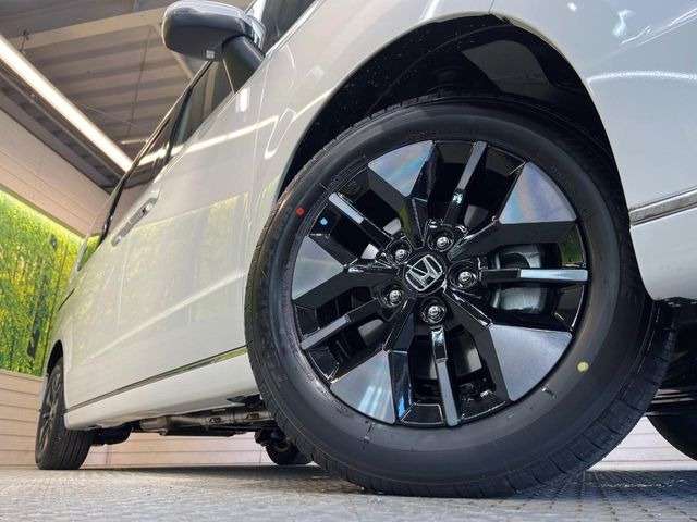 �y����16�C���`�A���~�z�C�[���z�O�ςɃ}�b�`���������A���~�z�C�[���𑕒����Ă���܂��B�e��ЊO�A���~�z�C�[����A�X�^�b�h���X�^�C�����戵�����Ă���܂��B���񂲑��k����������