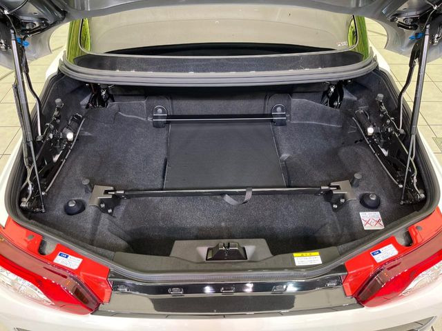 ���i�̂���������ʋ΁A���}���ɏ\���ȉ׎��X�y�[�X���m�ۂ��Ă���܂��B