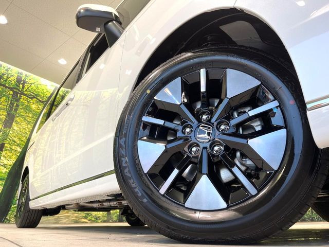 �y����16�C���`�A���~�z�C�[���z�O�ςɃ}�b�`���������A���~�z�C�[���𑕒����Ă���܂��B�e��ЊO�A���~�z�C�[����A�X�^�b�h���X�^�C�����戵�����Ă���܂��B���񂲑��k����������