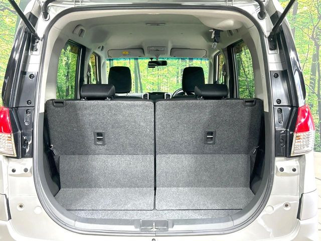 ���i�̂���������ʋ΁A���}���ɏ\���ȉ׎��X�y�[�X���m�ۂ��Ă���܂��B�Z�J���h�V�[�g��|���ƁA�傫�ȉו��̐ύڂ��\�ł���