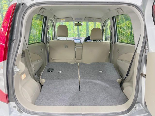 ���i�̂���������ʋ΁A���}���ɏ\���ȉ׎��X�y�[�X���m�ۂ��Ă���܂��B�Z�J���h�V�[�g��|���ƁA�傫�ȉו��̐ύڂ��\�ł���