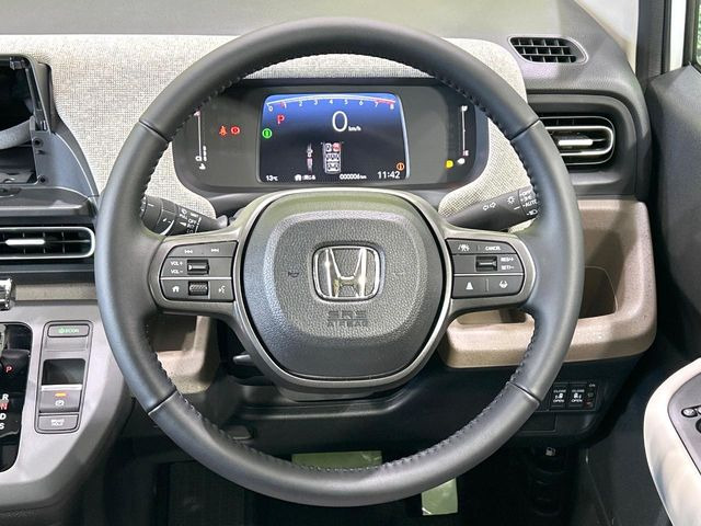 �y�����v�����X�e�A�����O�z�㎿�Ȋv���g�p���邱�ƂŁA��ɂ����������݂ƂĂ��^�]���₷���n���h���ł���