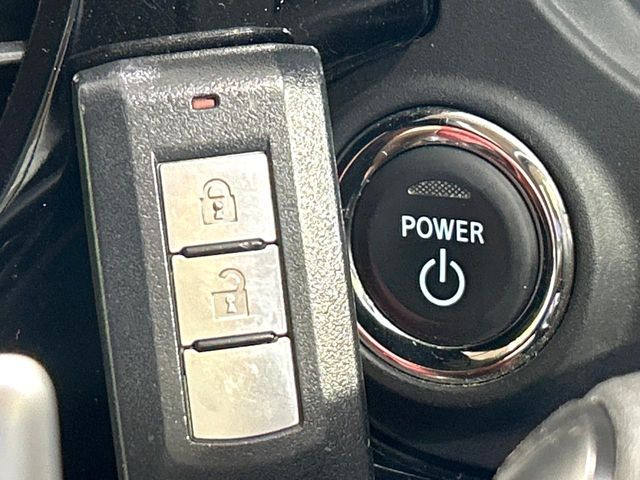 �y�I�y���[�V�����L�[�z�J�o����|�P�b�g�ɓ��ꂽ�܂܂ł��h�A�̎{���E�������\�ȃX�}�[�g�L�[�𑕔��B�G���W���̃I���E�I�t�����J�M�����o���K�v����������Ƃ��Ă��֗��ł���