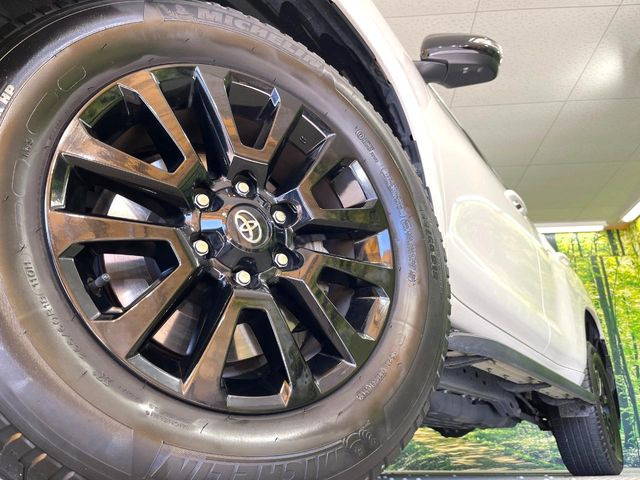 �y����18�C���`�A���~�z�C�[���z�O�ςɃ}�b�`���������A���~�z�C�[���𑕒����Ă���܂��B�e��ЊO�A���~�z�C�[����A�X�^�b�h���X�^�C�����戵�����Ă���܂��B���񂲑��k����������