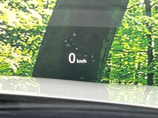 �y�w�b�h�A�b�v�f�B�X�v���C�z���݂̑��x�⑖�s�����f�W�^���\���ŉ^�]�ȑO���̃K���X�ɓ��e!�^�]���A�ڐ������炳���K�v�ȏ����m�F�ł���̂łƂ��Ă��֗��ň��S!