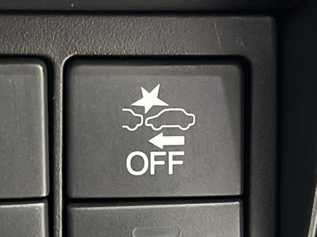 �y�z���_�Z���V���O�z���s���ɑO���̎ԗ�����F�����A�Փ˂������Ȏ��͌x��ƃu���[�L�ŏՓˉ���Ɣ�Q�y�����A�V�X�g�B�����S�Ƀh���C�u�����y���݂��������܂��B