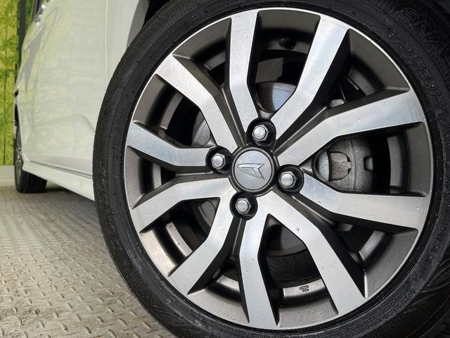 �y����15�C���`�A���~�z�C�[���z�O�ςɃ}�b�`���������A���~�z�C�[���𑕒����Ă���܂��B�e��ЊO�A���~�z�C�[����A�X�^�b�h���X�^�C�����戵�����Ă���܂��B���񂲑��k����������