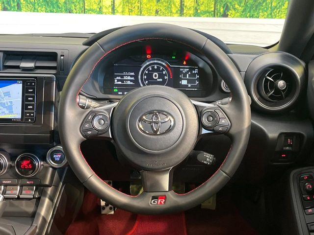 �y�����v�����X�e�A�����O�z�㎿�Ȋv���g�p���邱�ƂŁA��ɂ����������݂ƂĂ��^�]���₷���n���h���ł���