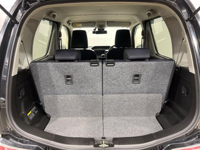 ���i�̂���������ʋ΁A���}���ɏ\���ȉ׎��X�y�[�X���m�ۂ��Ă���܂��B�Z�J���h�V�[�g��|���ƁA�傫�ȉו��̐ύڂ��\�ł���