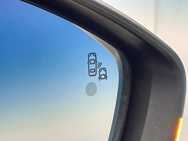 ���u���C���h�A�V�X�g�Z���T�[:���p����̎Ԃ����m���A�h���C�o�[���Ԑ��ύX���s���ۂɁA�x�����Ƌ��ɒ��ӂ𑣂��Ă������S�x���@�\�ł�!