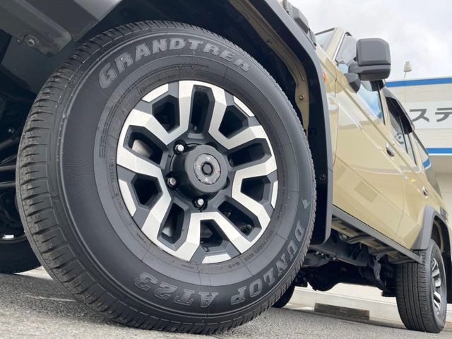 �y����16�C���`�A���~�z�C�[���z�O�ςɃ}�b�`���������A���~�z�C�[���𑕒����Ă���܂��B�e��ЊO�A���~�z�C�[����A�X�^�b�h���X�^�C�����戵�����Ă���܂��B���񂲑��k����������