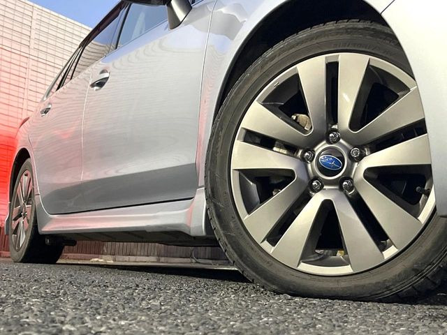 【純正17インチアルミホイール】外観にマッチした純正アルミホイールを装着しております。各種社外アルミホイールや、スタッドレスタイヤも取扱いしております。是非ご相談ください♪