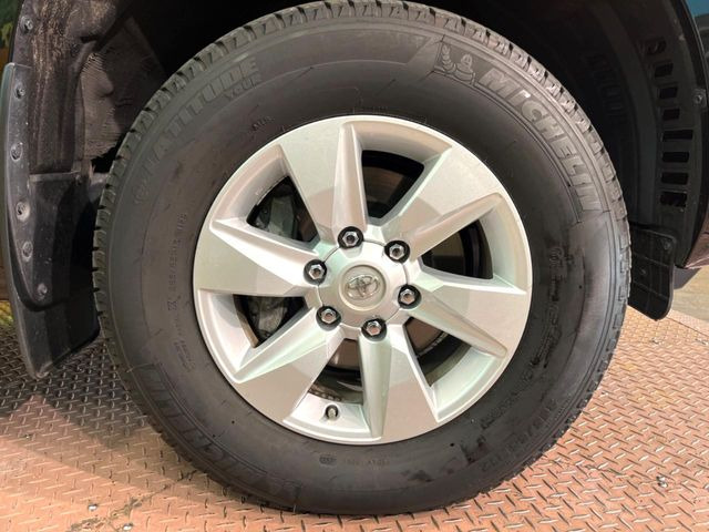 �y����17�C���`�A���~�z�C�[���z�O�ςɃ}�b�`���������A���~�z�C�[���𑕒����Ă���܂��B�e��ЊO�A���~�z�C�[����A�X�^�b�h���X�^�C�����戵�����Ă���܂��B���񂲑��k����������