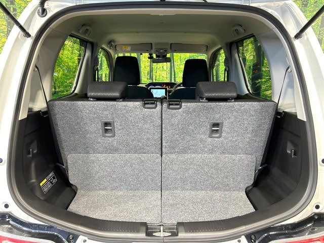 ���i�̂���������ʋ΁A���}���ɏ\���ȉ׎��X�y�[�X���m�ۂ��Ă���܂��B�Z�J���h�V�[�g��|���ƁA�傫�ȉו��̐ύڂ��\�ł���