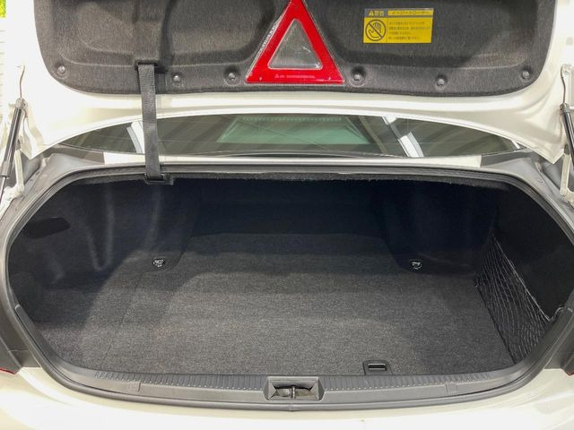 ���i�̂���������ʋ΁A���}���ɏ\���ȉ׎��X�y�[�X���m�ۂ��Ă���܂��B