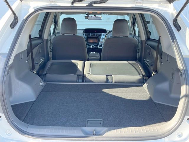 ���i�̂���������ʋ΁A���}���ɏ\���ȉ׎��X�y�[�X���m�ۂ��Ă���܂��B�Z�J���h�V�[�g��|���ƁA�傫�ȉו��̐ύڂ��\�ł���