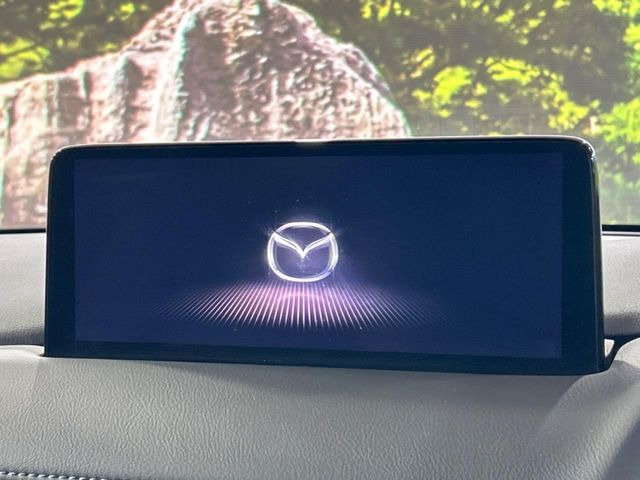 【メーカー純正10型ナビ】インテリアに溶け込むスタイリッシュな「専用設計」メーカーナビを装備♪視認性や操作性など基本性能にも優れ、より上質なカーライフをお楽しみいただけます。