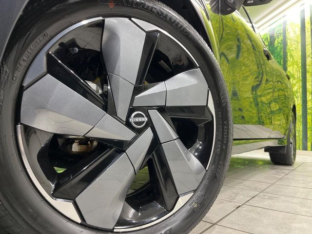 �y����17�C���`�A���~�z�C�[���z�O�ςɃ}�b�`���������A���~�z�C�[���𑕒����Ă���܂��B�e��ЊO�A���~�z�C�[����A�X�^�b�h���X�^�C�����戵�����Ă���܂��B���񂲑��k����������