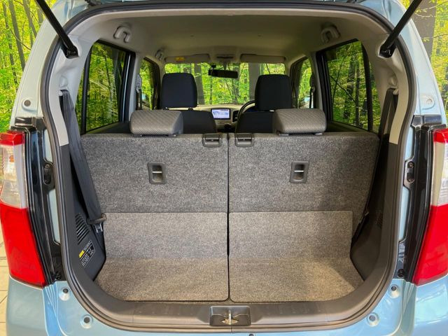 ���i�̂���������ʋ΁A���}���ɏ\���ȉ׎��X�y�[�X���m�ۂ��Ă���܂��B�Z�J���h�V�[�g��|���ƁA�傫�ȉו��̐ύڂ��\�ł���